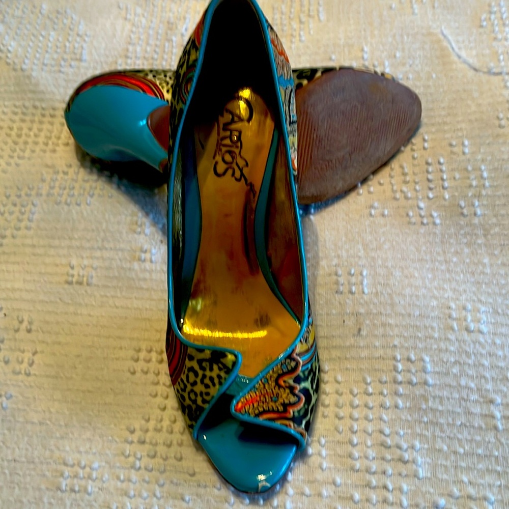 Carlos Santana 4 1/2 heel.